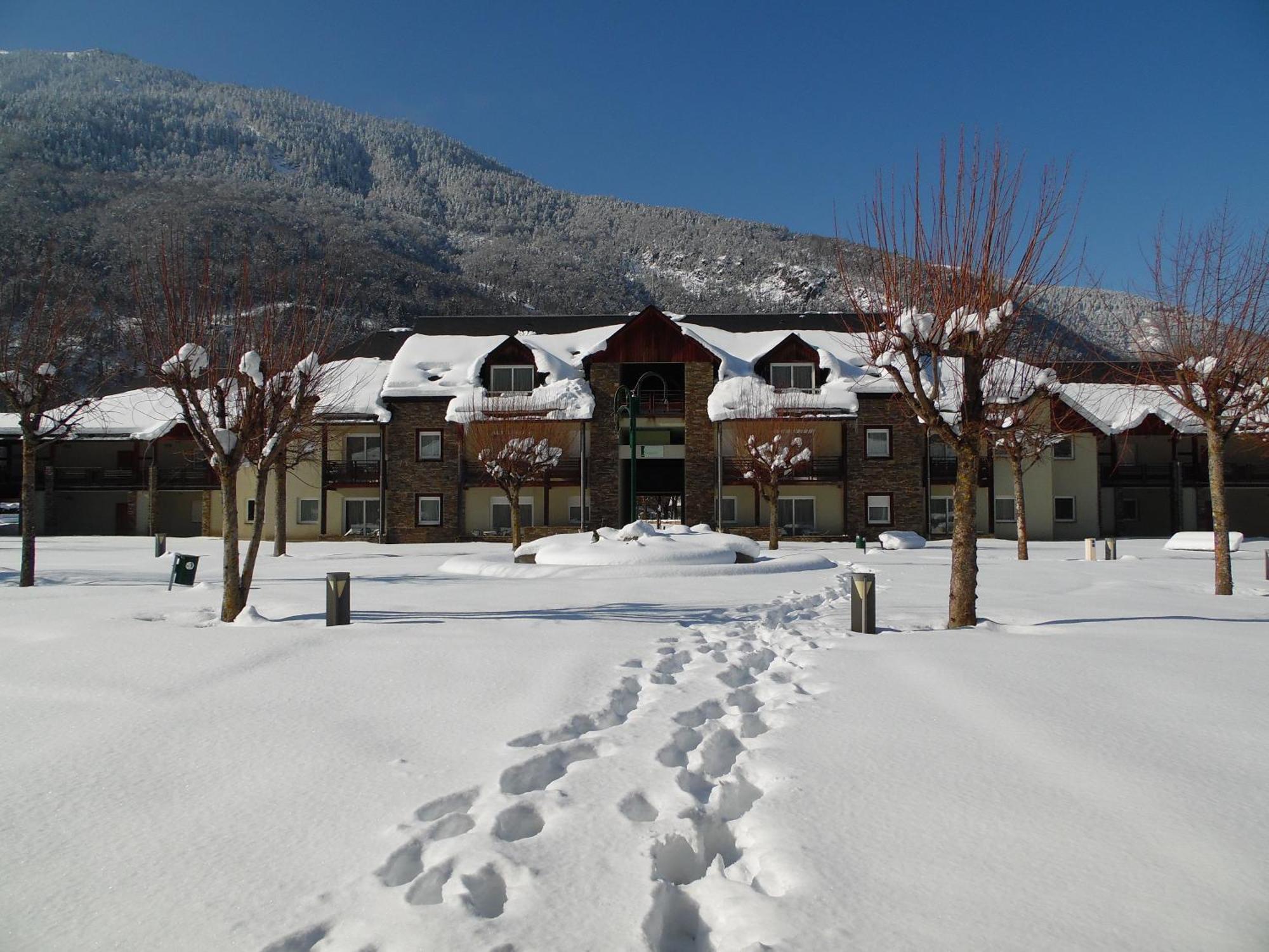 Village Club Les Balcons des Pyrénées Saint-Mamet Esterno foto