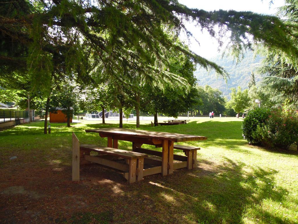 Village Club Les Balcons des Pyrénées Saint-Mamet Esterno foto